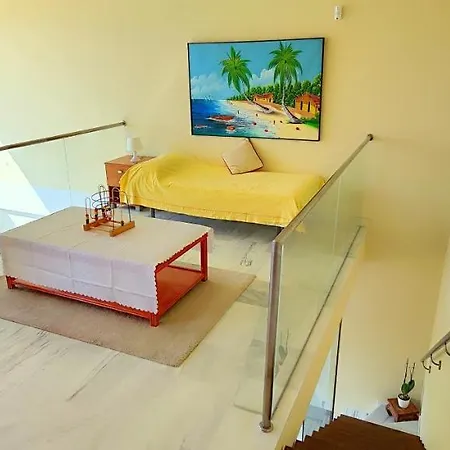 Gorgeous 2 Bedrooms Duplex In Natural Reserve park! Διαμέρισμα Εστεπόνα